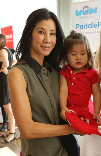 Lisa Ling and her daughter Jett trunki